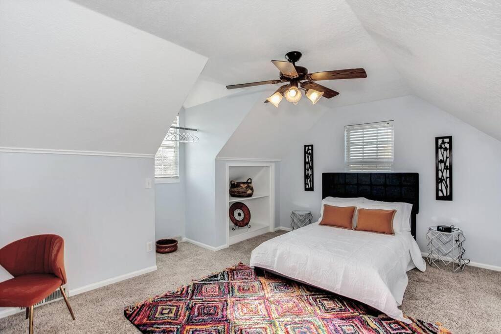 Wow! Spacious Retreat & Amazing Yard 2400+4Bd/3Bth ウィチタ エクステリア 写真