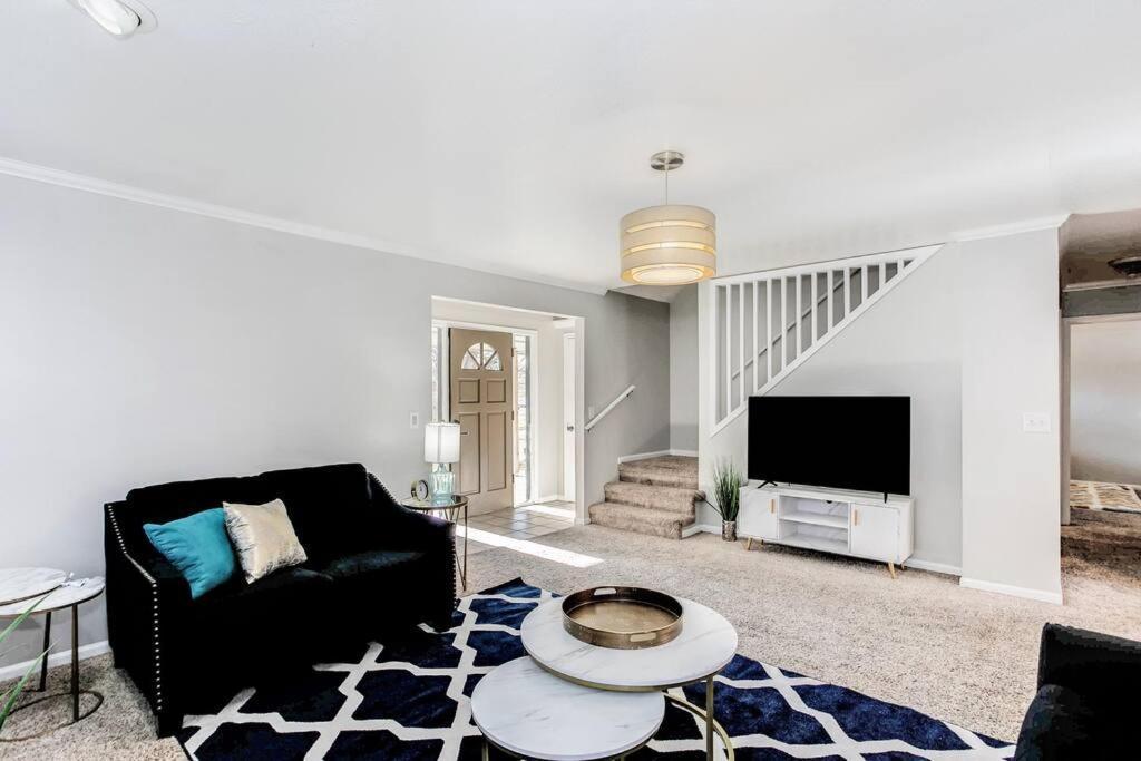 Wow! Spacious Retreat & Amazing Yard 2400+4Bd/3Bth ウィチタ エクステリア 写真