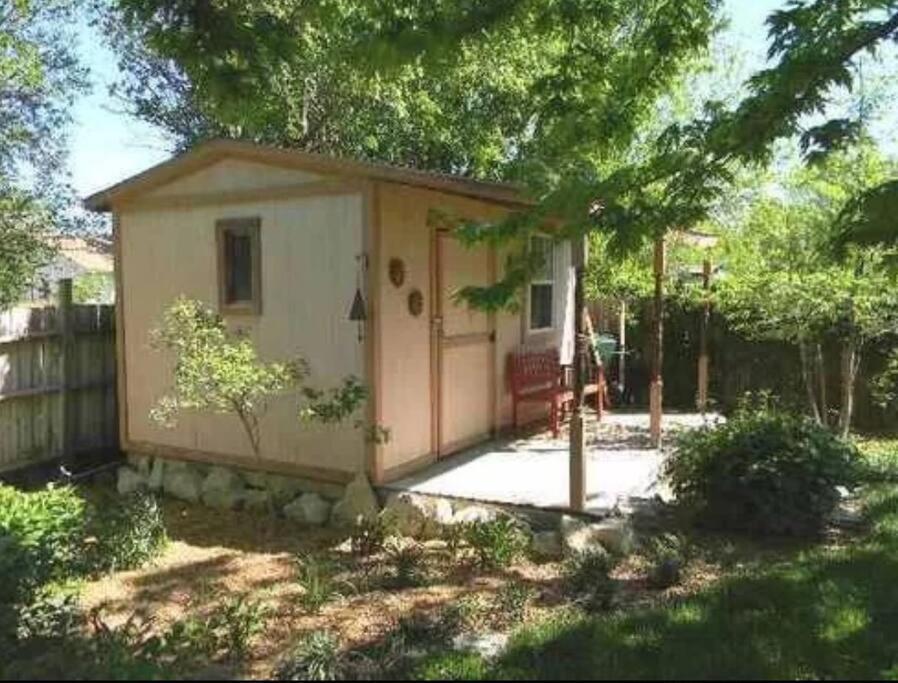 Wow! Spacious Retreat & Amazing Yard 2400+4Bd/3Bth ウィチタ エクステリア 写真