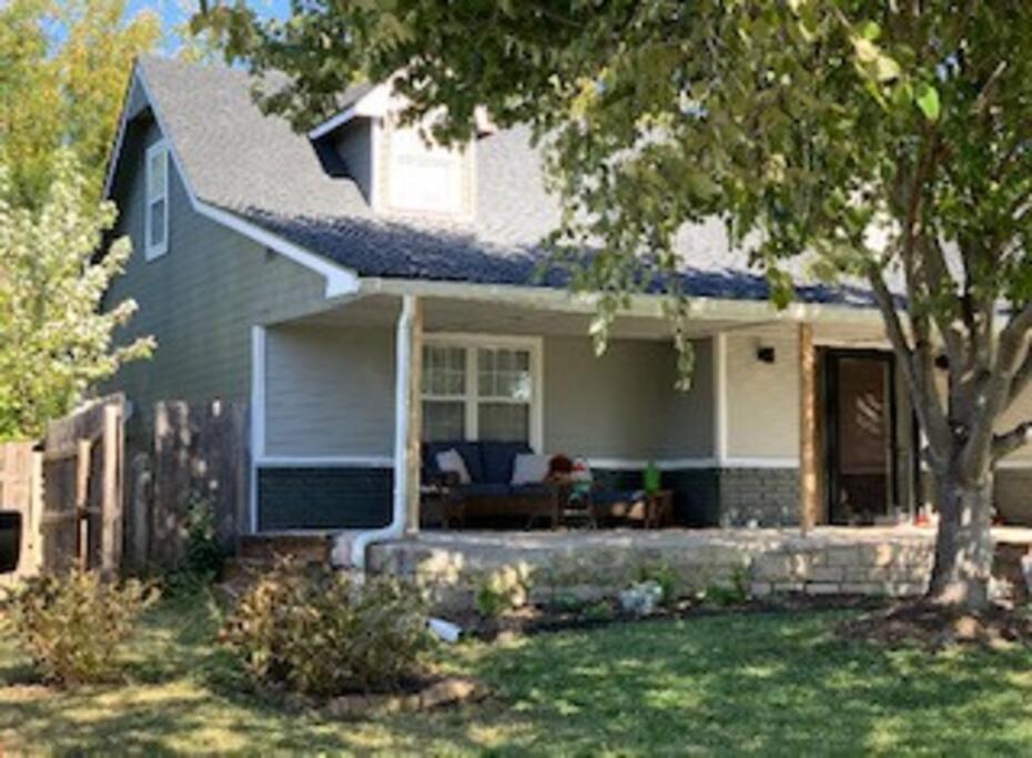 Wow! Spacious Retreat & Amazing Yard 2400+4Bd/3Bth ウィチタ エクステリア 写真