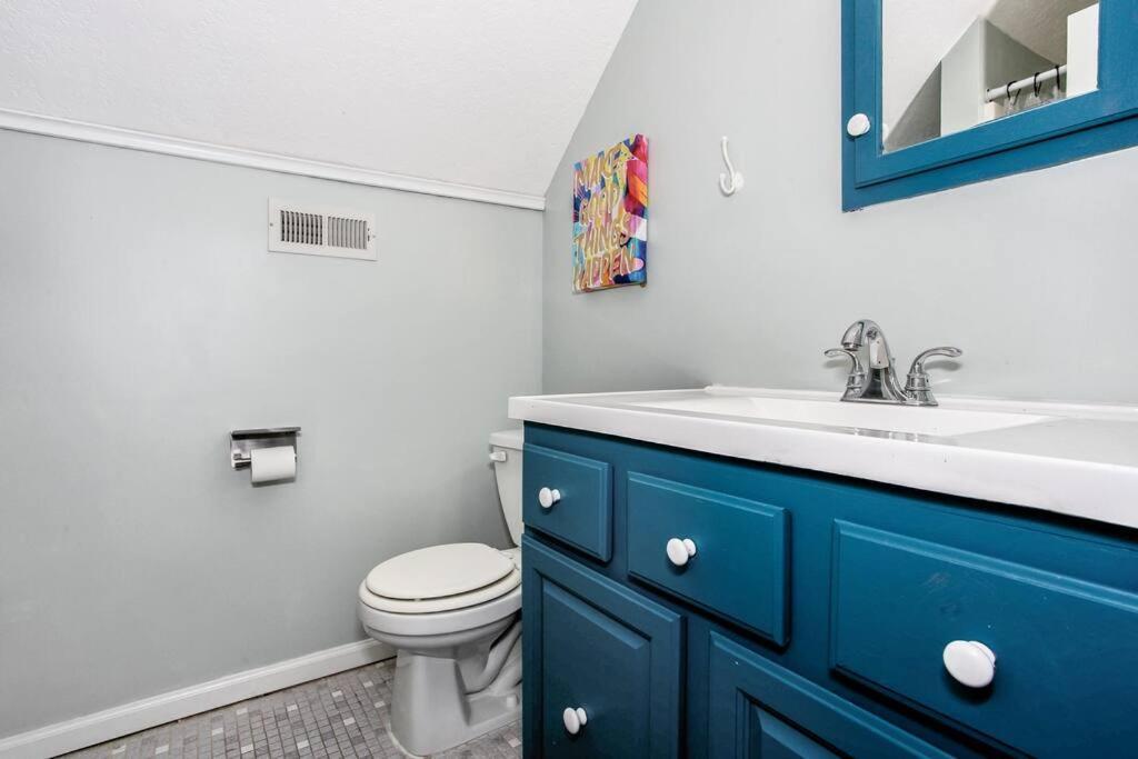 Wow! Spacious Retreat & Amazing Yard 2400+4Bd/3Bth ウィチタ エクステリア 写真
