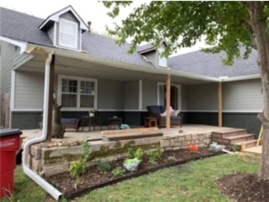 Wow! Spacious Retreat & Amazing Yard 2400+4Bd/3Bth ウィチタ エクステリア 写真